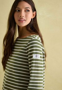 Tom Joule Langarmshirt - green stripe