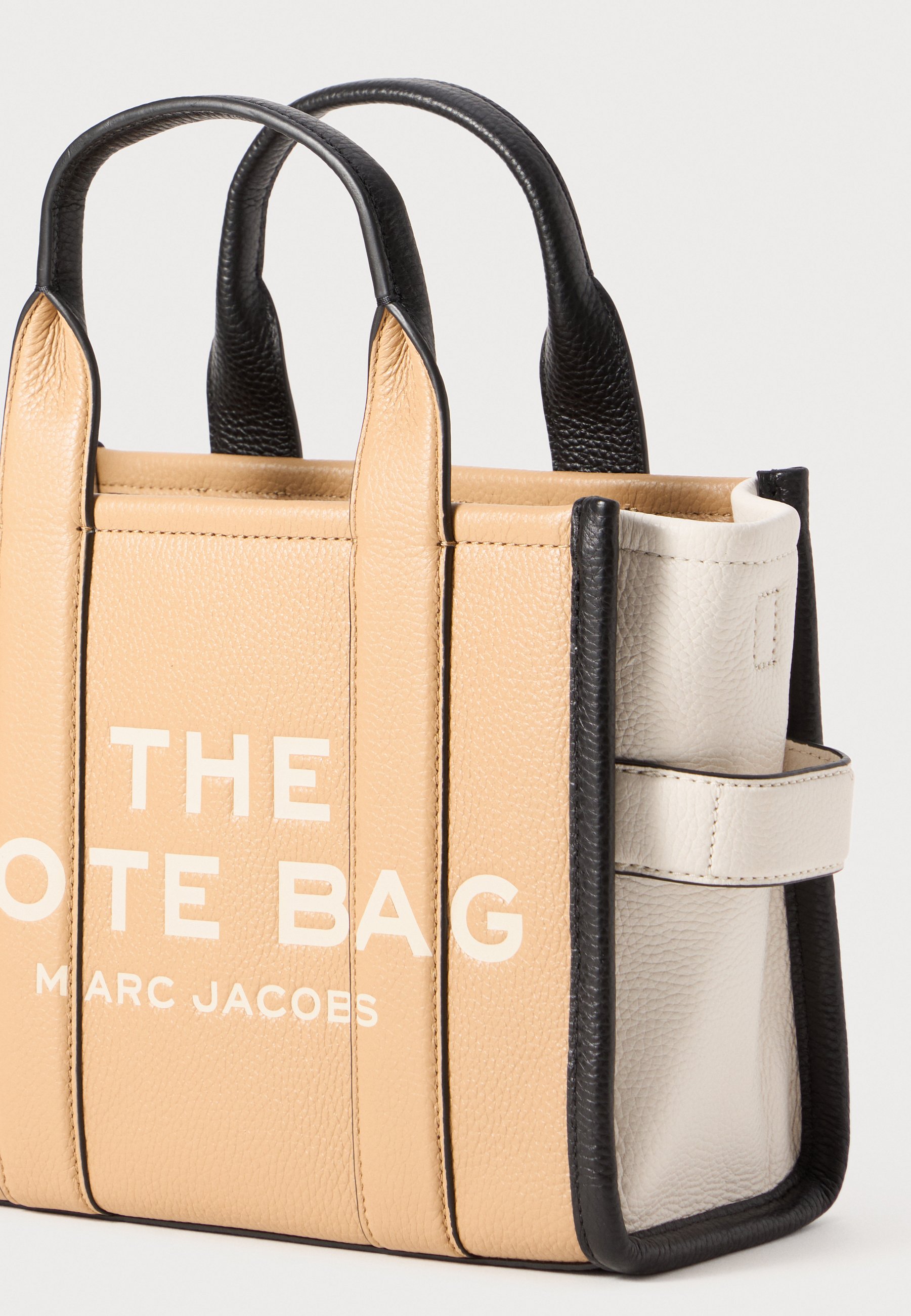 MARC JACOBS THE SMALL TOTE - Sac à main - camel/taupe - ZALANDO