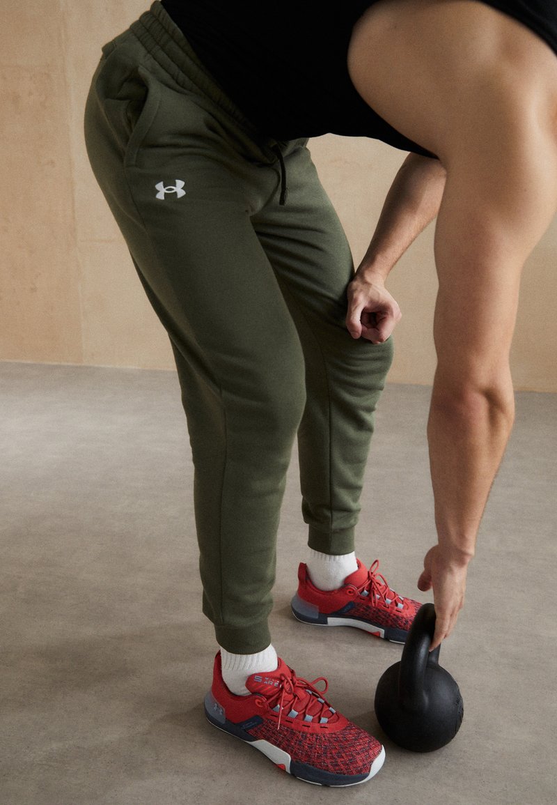 Under Armour - RIVAL  - Treniņtērpa apakšdaļas - marine od green/white, Palielināt