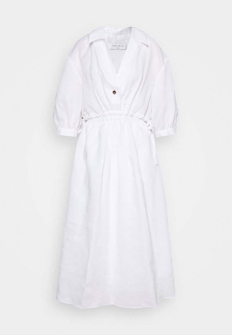 Robe midi blanche avec col en V, un seul bouton, manches trois-quarts bouffantes, taille cintrée élastique et liens latéraux.