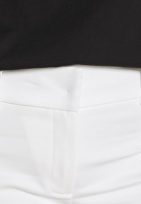 Patrizia Pepe PANTALONI TROUSERS - Bukse - bianco