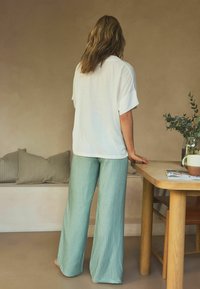 Next Set lenjerie de noapte - sage green