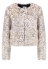 Faux-Fur-Jacke in Creme mit schwarzem Punktmuster, rundem Halsausschnitt und langen Ärmeln. Weiche Textur und kurzes Design.