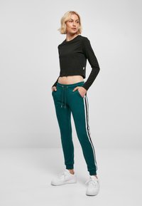 Urban Classics COLLEGE CONTRAST - Tepláky - jasper white black