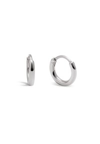 Orecchini a cerchio in argento con un design liscio e arrotondato, rifiniti con una superficie lucida. Gli orecchini dispongono di una chiusura a cerniera sicura per un facile utilizzo.