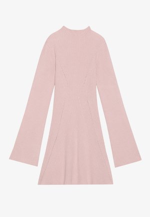 Ριχτό ροζ φόρεμα με ψηλό κολάρο, μακριές φουσκωτές μανίκες και εφαρμοστό κορσέ. Σημαντικές ραφές δημιουργούν ένα περιγράμματα εφέ.