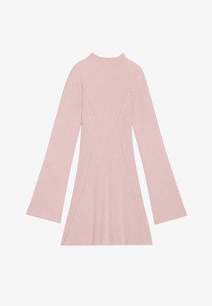 Vestido rosa acanalado con cuello alto, mangas largas y acampanadas, y un cuerpo ajustado. Costuras notables crean un efecto de contorno.