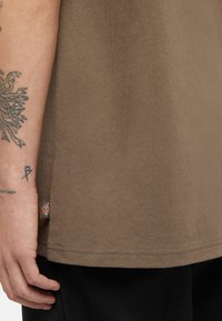 Dickies CLANCY HEAVYWEIGHT SS - T-shirt basic - mushroom