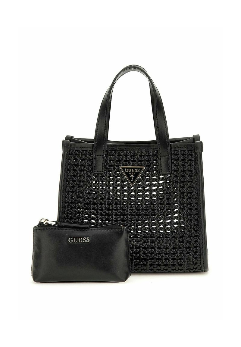 Sac à main noir avec un design tressé, des poignées robustes et un logo triangulaire. Comprend une petite pochette noire zippée en matériau lisse.