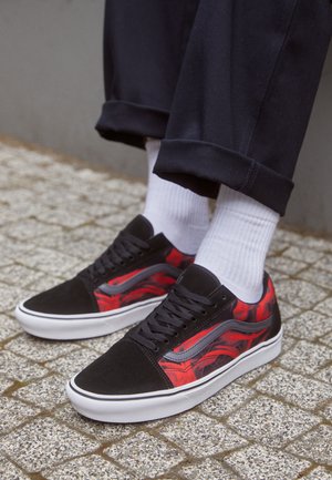 Vans COMFYCUSH OLD SKOOL - Sneaker low - after dark black/red