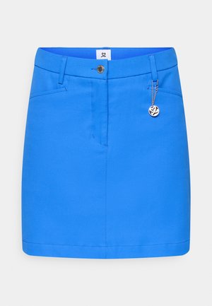 Gonna mini blu con un design aderente, realizzata in un tessuto morbido. Presenta una chiusura frontale con bottoni, tasche laterali e un charm decorativo.