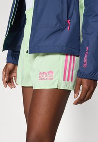 adidas Performance BER25 OTR SHORTS - Korte broeken - semi green spark