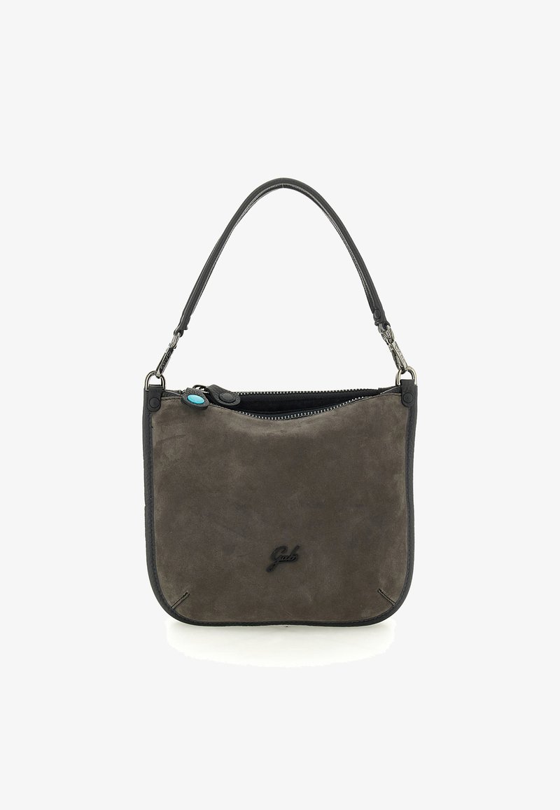 Borsa a spalla in suede grigia con rifiniture nere e chiusura a zip. Presenta un bottone decorativo turchese e un logo impresso sul davanti.