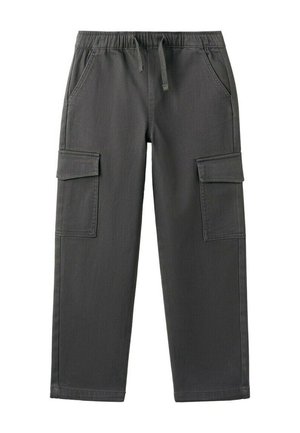 Pantaloni cargo grigio scuro con vita elastica, coulisse, tasche laterali con patta e taglio a gamba dritta su sfondo bianco.