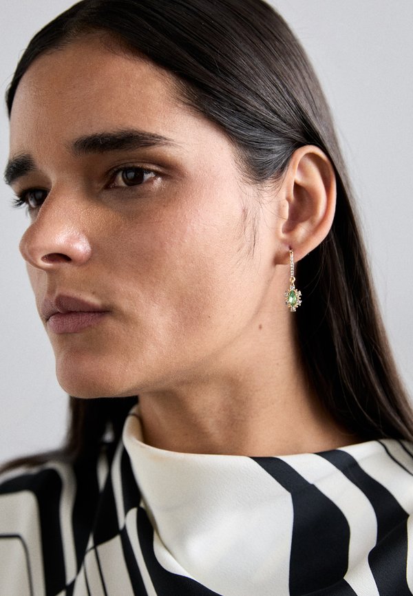 HUGGIE PEAR DROP - Earrings