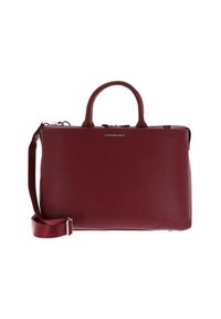 Sac à main en cuir bordeaux avec deux poignées supérieures et une bandoulière amovible, présentant une finition texturée et un accent logo en argent.