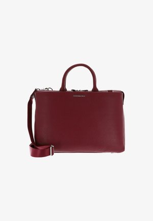 Sac à main en cuir bordeaux avec deux poignées supérieures et une bandoulière amovible, présentant une finition texturée et un accent logo en argent.