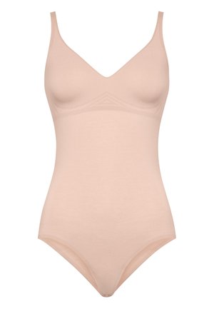 Blush-farvet bodysuit lavet af blødt, glat materiale; har en v-udskæring, justerbare stropper og en sømløs design med subtil tekstur.