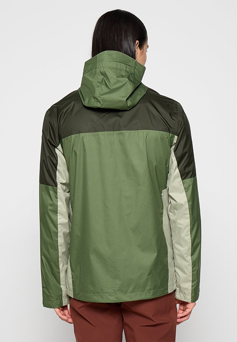 Veste imperméable en vert foncé et gris clair, avec une capuche, fermeture éclair et un design bicolore avec une texture lisse.