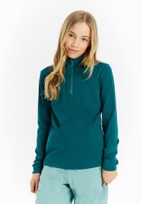 Tyrkysová dlhá rukávová košeľa s vysokým golierom, vybavená zipsom a detailami loga na hrudi; hladká textúra a priliehavý strih.