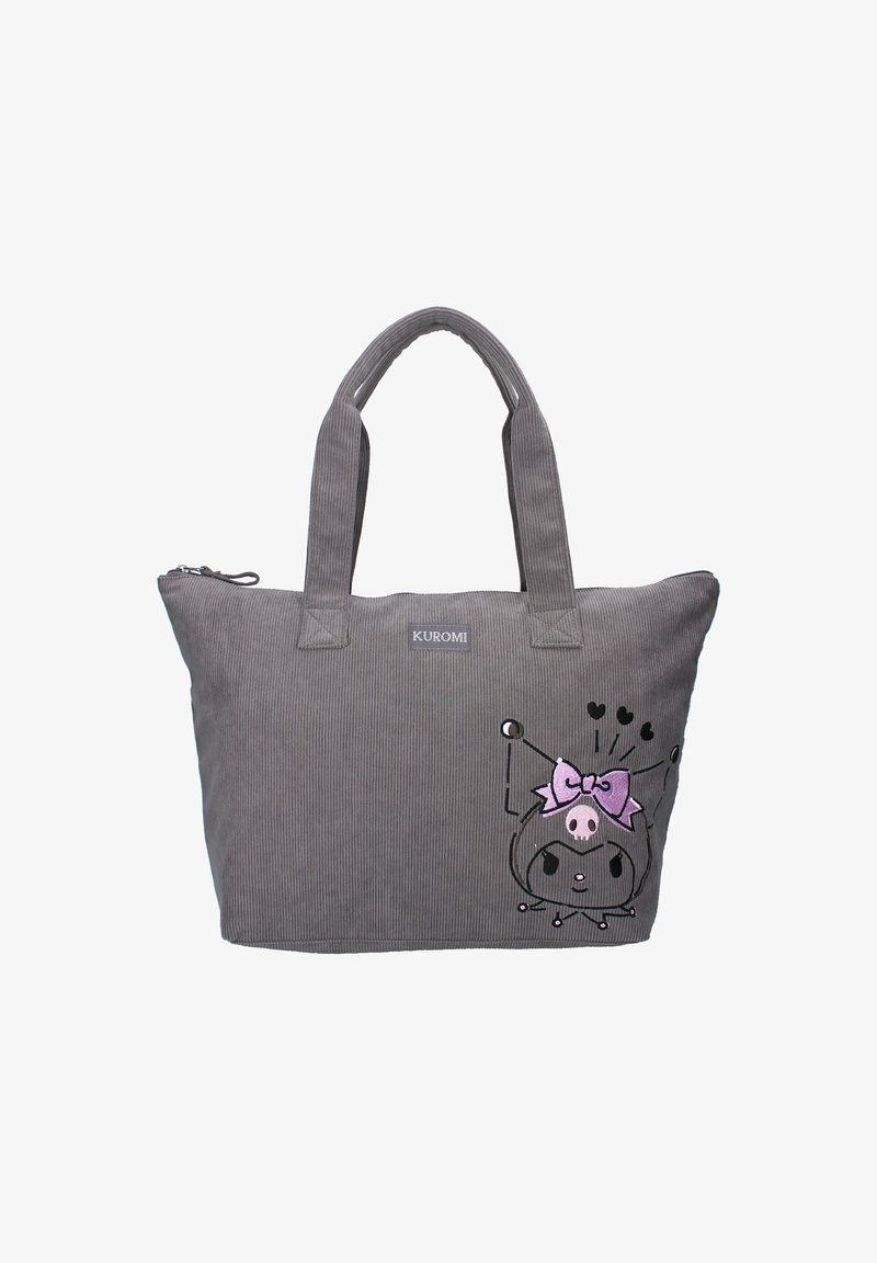 Sac en velours côtelé gris avec double poignée, fermeture éclair, étiquette "Kuromi", et un personnage de bande dessinée avec un nœud rose et un design de crâne.
