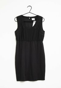 Svart ärmlös klänning med rund halsringning, draperad midja och subtila sömnadsdetaljer. Tillverkad av ett slätt, elastiskt tyg.