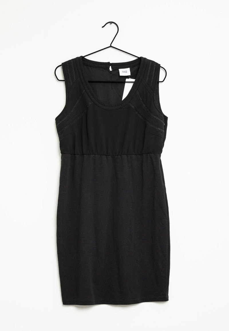 Černé bezramínkové šaty s kulatým výstřihem, staženým pasem a jemnými švy. Vyrobeno z hladké, elastické tkaniny.