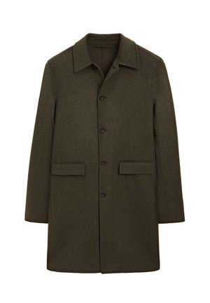 Olivengrøn uldfrakke med krave, seks knapper foran og to sidelommer. Stoffet har en glat tekstur og rene linjer.