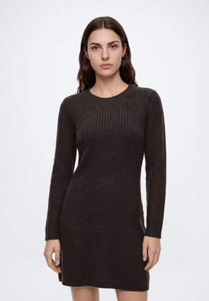Vero Moda, VMJOSANNA SHORT DRESS  - Robe pull - chocolate torte