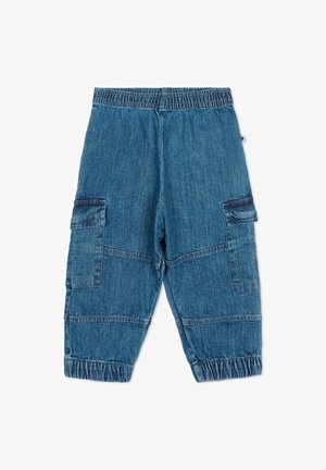 Spodnie cargo z denimu w średnim odcieniu niebieskiego, z elastycznym pasem, dwoma bocznymi kieszeniami oraz ściągaczami przy nogawkach dla luźnego dopasowania.