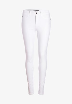Białe dżinsy skinny z gładką fakturą, pięcioma kieszeniami i metalowym zapięciem. Oferują dyskretne detale w ściegach.
