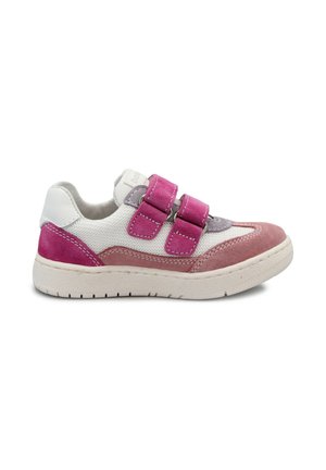 Scarpa da ginnastica per bambini con rete bianca, pannelli in suede rosa e viola, e due strap in Velcro rosa su suola in gomma color avorio.