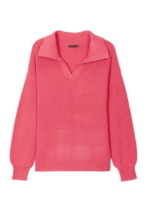 Roze gebreide trui met een brede kraag en V-hals ontwerp. Beschikt over lange, licht poffende mouwen en geribde manchetten en onderrand.