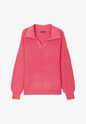 Roze gebreide trui met een brede kraag en V-hals ontwerp. Beschikt over lange, licht poffende mouwen en geribde manchetten en onderrand.