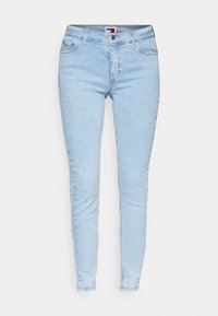 Jeans ajustados de color azul claro, confeccionados en denim, con un clásico diseño de cinco bolsillos y una sutil etiqueta de la marca en la cinturilla.