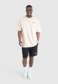 Smilodox NALE TRAINING SHORTS - Korte broeken - schwarz