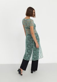 Thumbnail Image 4