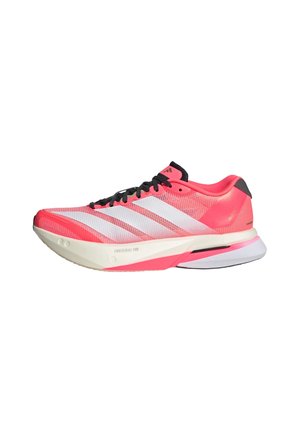 Chaussure de course légère rose et blanche avec des lacets noirs et trois bandes blanches sur le côté, avec une semelle épaisse et rembourrée.