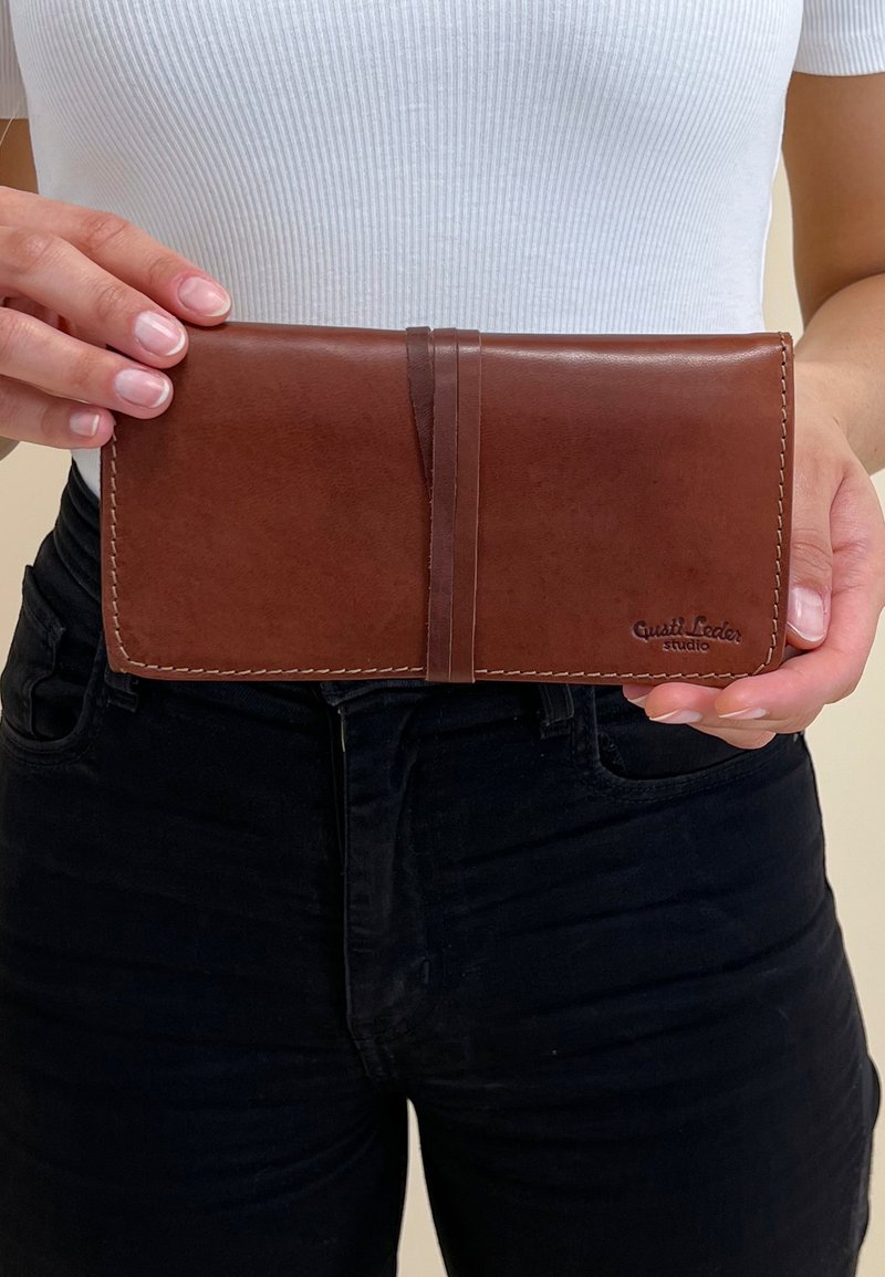 Gusti Leder CASPER - Etui - dunkelbraun