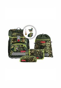 Ensemble de sac à dos en tissu camouflage vert. Comprend un patch de dinosaure, plusieurs compartiments, un sac à cordon, une trousse et un portefeuille.