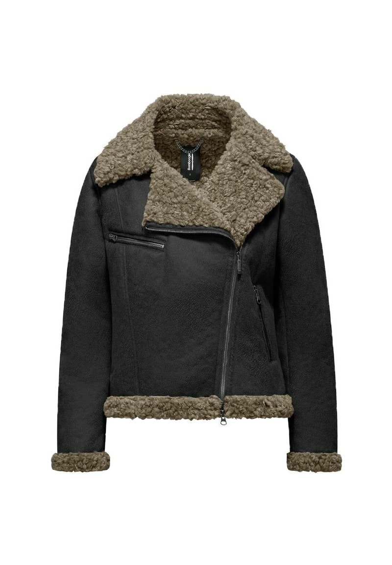 Giacca da biker in pelle sintetica nera con ampio colletto in shearling beige, polsini e bordo inferiore, caratterizzata da una cerniera frontale asimmetrica e tasca sul petto con cerniera.