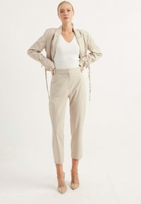 Chiquelle PENCIL - Tygbyxor - beige