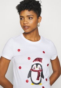 ONLY ONLXMAS LIFE CHRISTMAS  - T-shirt estampada - bright white