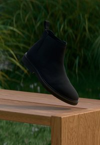 LEATHER - Botas clássicas de cano curto - black