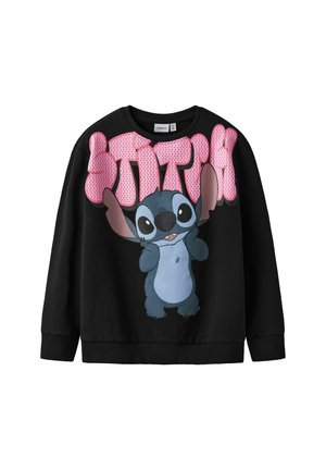 Juodas treningas su dideliu mėlyno animacinio personažo Stitch grafiku ir rožinėmis burbulinėmis raidėmis viršuje.