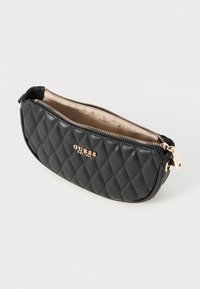 Borsa a tracolla nera trapuntata con hardware dorato, texture liscia, chiusura con zip e interno con marchio. Forma ovale classica, adatta per l'uso quotidiano.