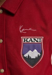 Karl Kani CHEST SIGNATURE BLOCKCOLLEGE - Giubbotto Bomber - darkred offwhite