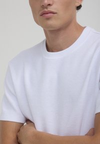 Calliope LAVORATO  - T-shirt basique - bianco