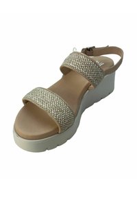 Sandalo a zeppa con due cinturini in tessuto intrecciato beige, soletta imbottita e robusta suola piattaforma bianca. Cinturino alla caviglia regolabile.