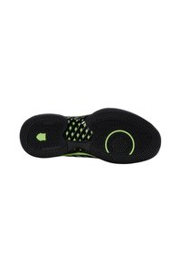 Talpa de pantof sport negru cu o textură, accentuată de un detaliu verde lime și un design circular. Se pot observa găuri de ventilație.